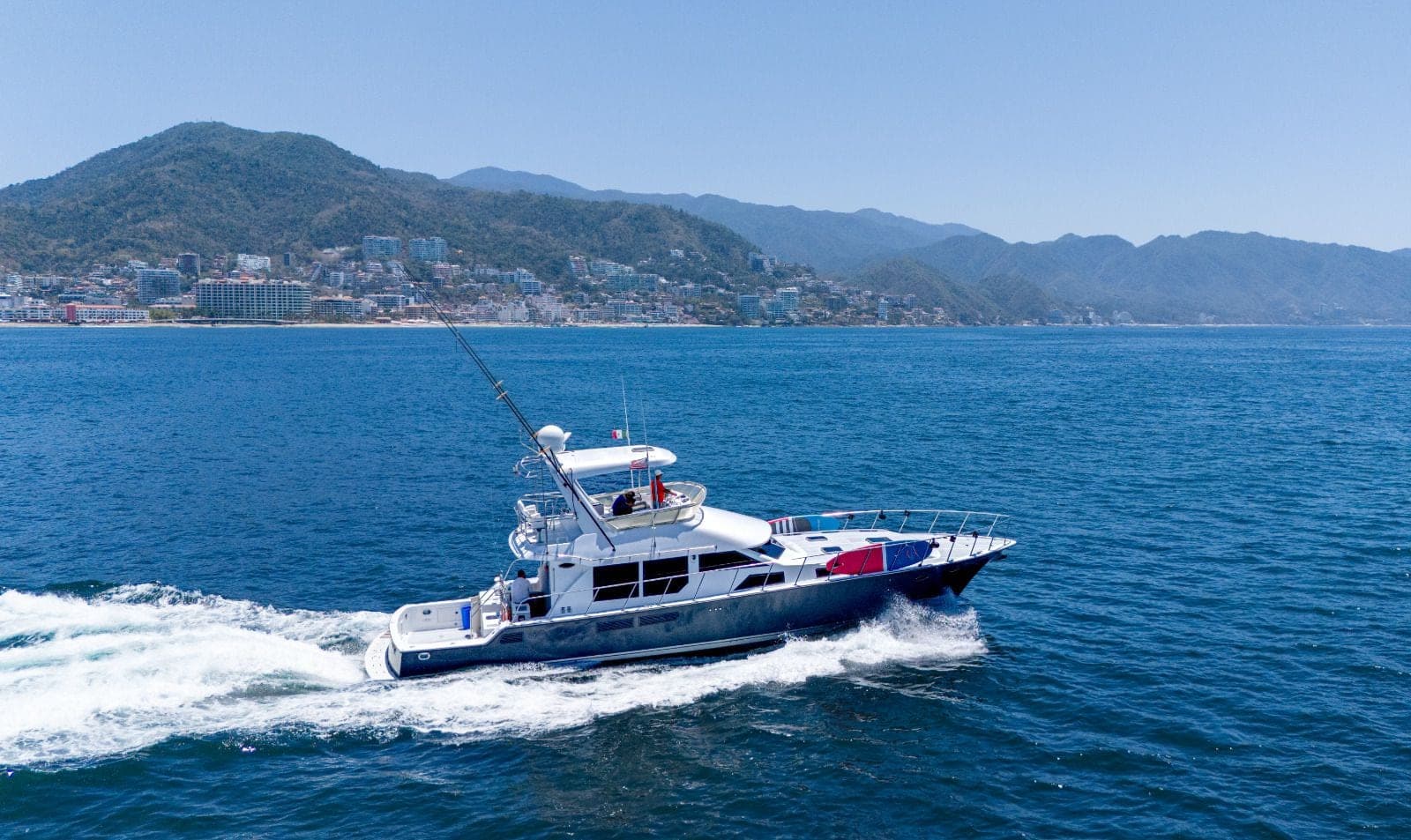 Catch Me crossing Banderas Bay